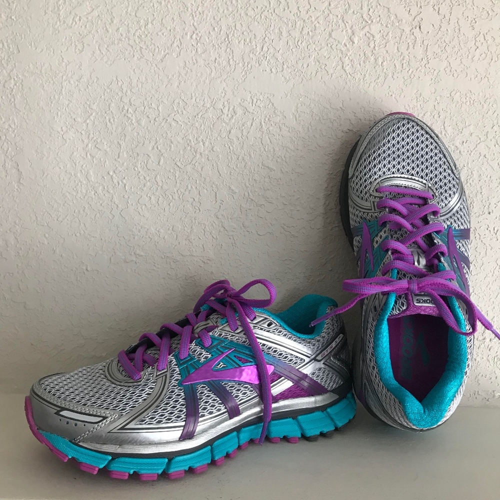 NWOT Brooks Adrenaline GTS 17 – 8WW